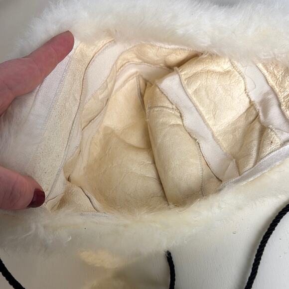 Vintage Cream Pom-Pom Hat Accessory - Picture 2 of 4